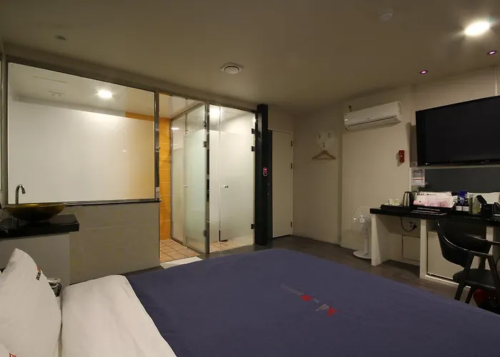Hotel The M 2*