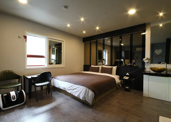The M Hotel 2*