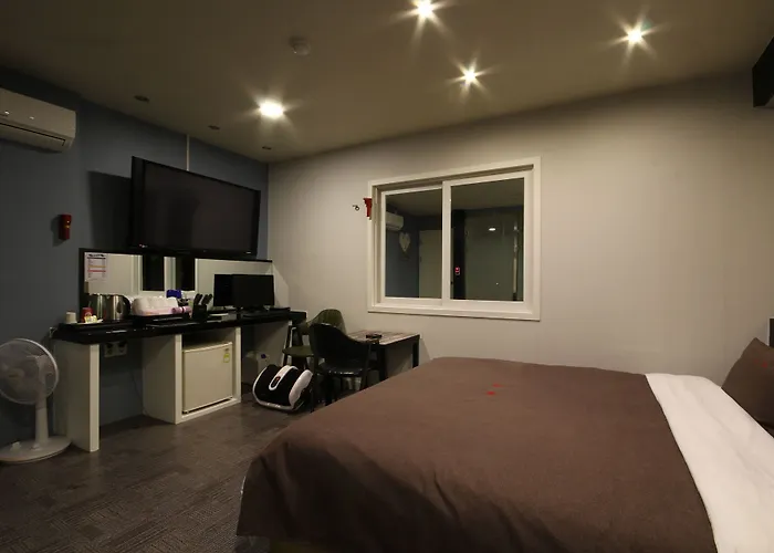 Hotel The M 2*