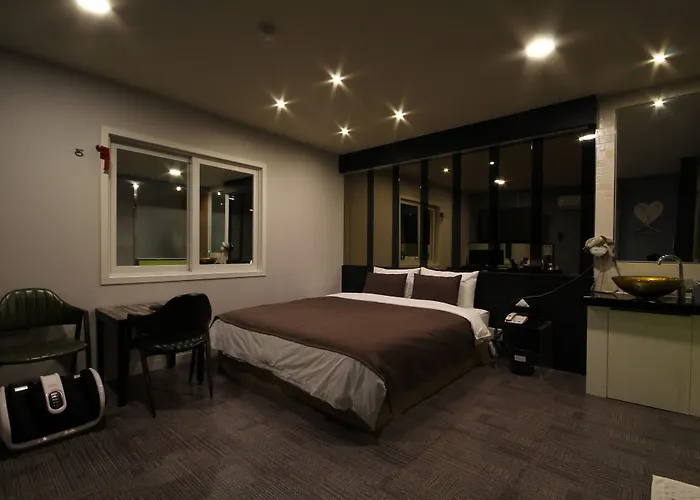 The M Hotel 2*