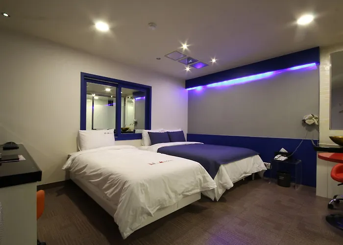 Hotel The M 2*