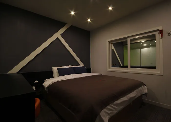 Hotel The M