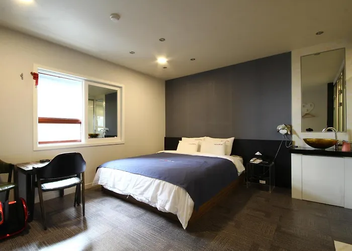 Hotel The M 2*