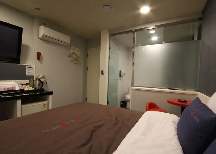 Hotel The M 2*
